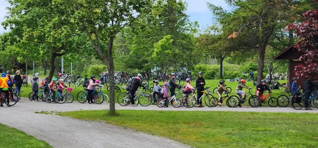 Les bénévoles de la vélo patrouille font tous les ans du raccompagnement d'école, ils sécurisent cette balade.